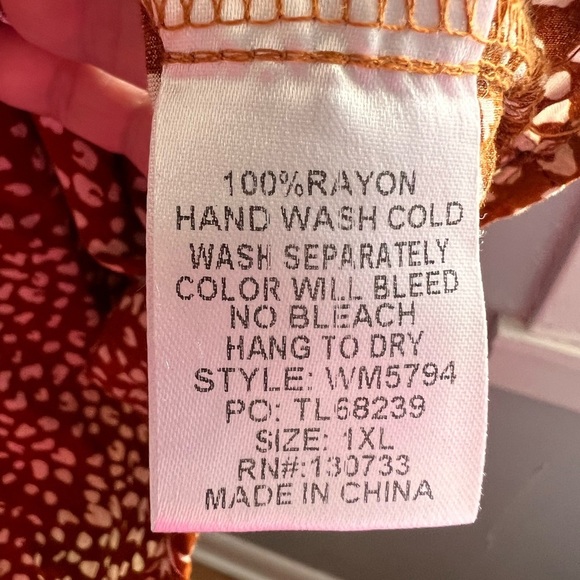 Umgee CURVY Cinnamon Brown Animal Print Babydoll Top. Size 1x. - Picture 3 of 4